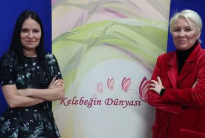 Kıyafete göre renk değiştiren çanta