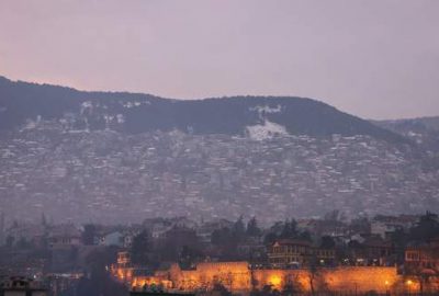 Bursa’da etkili olan sis, Uludağ’ın eteklerine çöktü