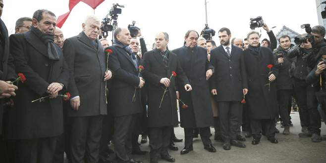 Şehitler Tepesi’ne kol kola gittiler