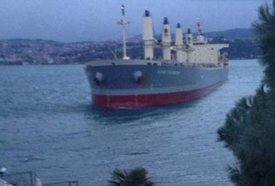 Yeniköy’de yük gemisi karaya oturdu