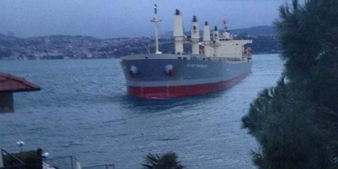 Yeniköy’de yük gemisi karaya oturdu