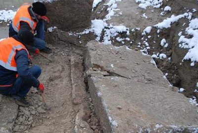 Temel kazısında 2 bin yıllık lahitler bulundu