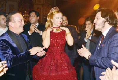 Kızını evlendiriyor