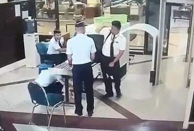 Sarhoş pilot uçaktan atıldı