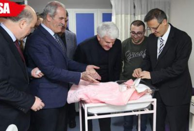 Yeni yılın ilk bebeğine Başkan Altepe’den altın