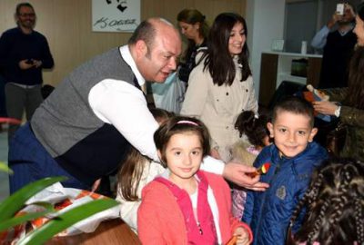 Minik yüreklerden polise destek