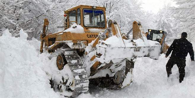 Bursa’da karla kesintisiz mücadele