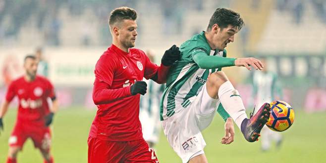 Yaşı küçük, yaptığı iş büyük