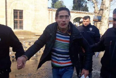 Bursa’da polisi görünce bayılma numarası yaptı