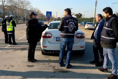 Polis kuş uçurtmuyor! Araçlar didik didik aranıyor
