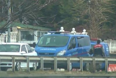 Öldürdüğü eşinin cesedini jandarmaya getirdi