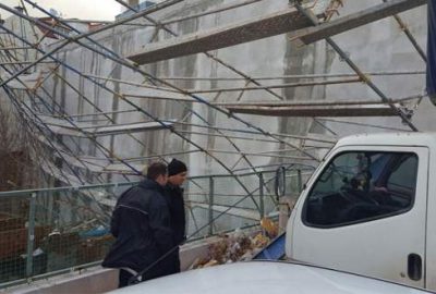 Bursa’da lodos iskeleyi yerinden söktü