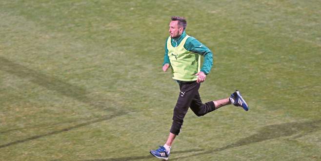 Futbolcu dediğin böyle olur!