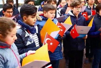 Yönderlilerden kahraman Türk polisine sürpriz!