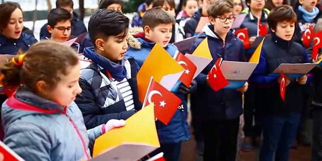 Yönderlilerden kahraman Türk polisine sürpriz!