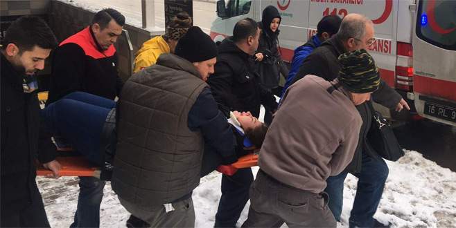 Bursa’da buzda düşen genç kız hastanelik oldu
