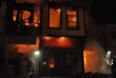 Bursa’da 185 yıllık bina kül oldu
