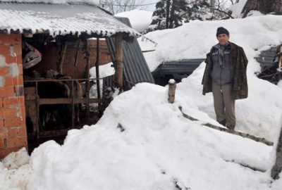 Kara dayanamayan damın çatısı çöktü