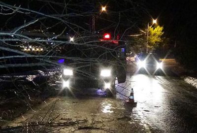 Bursa’da kuvvetli lodos hayatı felç etti