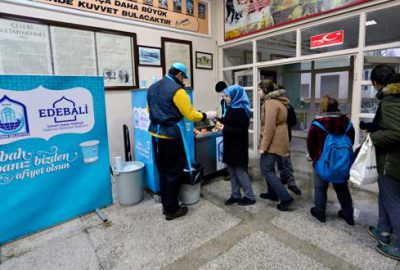 Liselilere sıcak çorba