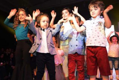 Minik mankenler podyumda