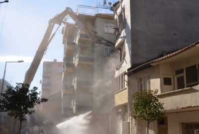 Gemlik’te riskli binalara yıkım