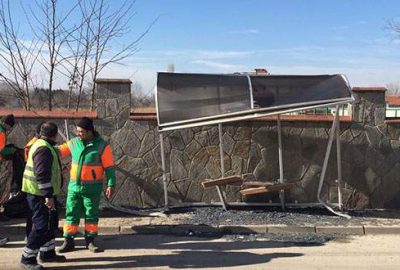 Bursa’da otomobil otobüs durağına daldı: Ölü ve yaralılar var