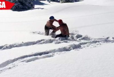 Kar üzerinde güreş tuttular