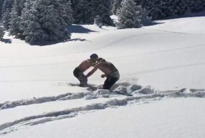 Bursa’da kar üzerinde güreş tuttular