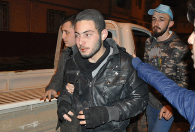 Bursa’da hırsızı yakalayan gençler polise teslim etti