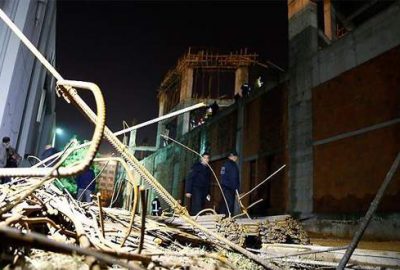 Akdeniz Üniversitesi yerleşkesinde inşaat iskelesi çöktü