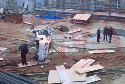 Bursa’da otomobil inşaatın temel kazısına düştü