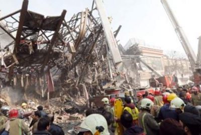 17 katlı bina çöktü: 30 itfaiyeci öldü!