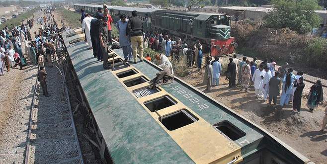 Hindistan’da tren kazası: 36 ölü
