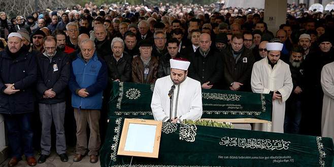 Oyuncu Ayberk Atilla son yolculuğuna uğurlandı