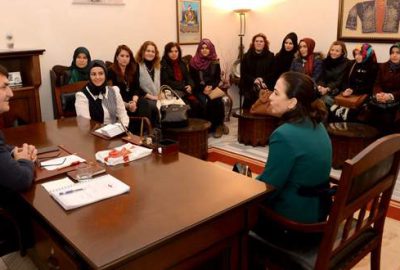 Dündar kadın kollarını ağırladı