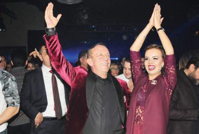 Sevgilisiyle eğlendi