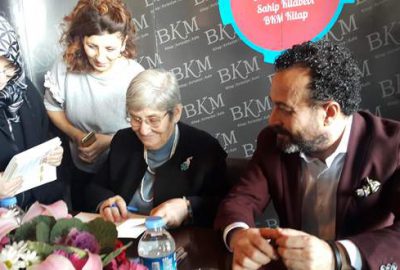 Bursa Kitap Merkezi'nde okurla bir araya gelen Prof. Dr. Canan