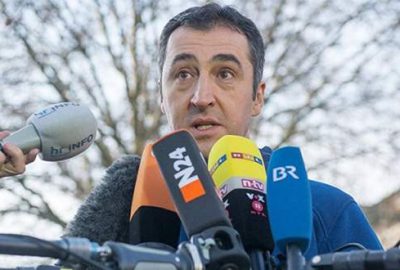 Türk taksiciler tehdit ediyor