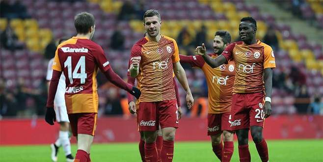 Podolski, Galatasaray’ı bir üst tura taşıdı