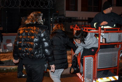 Ayrılmak isteyen eşi ve iki çocuğunu rehin aldı