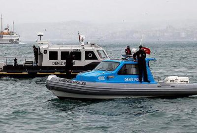 40 günlük bebeğini denize atmış!