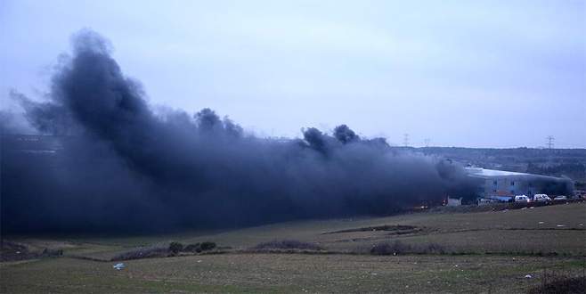 Plastik fabrikasında patlama