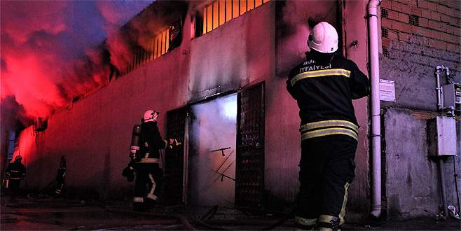 Bursa’da tekstil fabrikası alev alev yandı