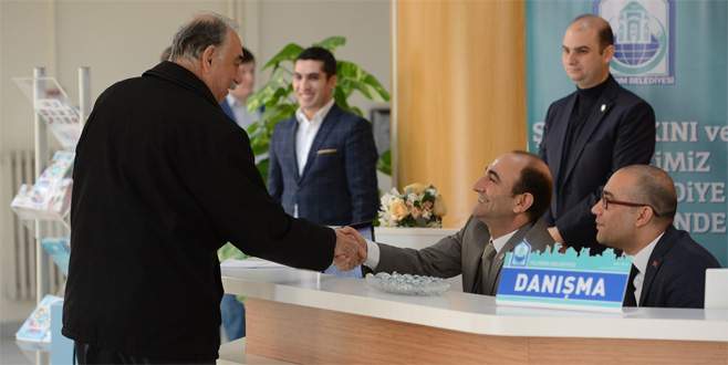 Edebali vatandaşı danışmada karşılıyor