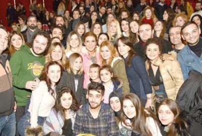 Hayranları sinemayı bastı