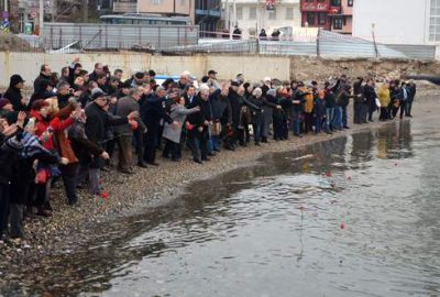 Mübadelenin 94. yılında denize karanfil