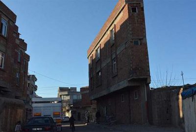 3 katlı ilginç bina görenleri şaşırtıyor!