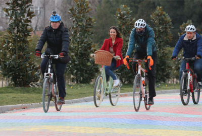 İşe bisikletle gidip gelen personele VIP hizmet…