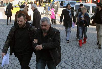 Polis memuru kapkaç zanlılarını kendi aracıyla yakaladı